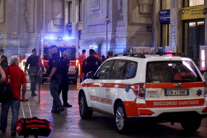Stazione Centrale di Milano, italo-tunisino accoltella agente e due militari Stazione Centrale di Milano, italo-tunisino accoltella agente e due militari