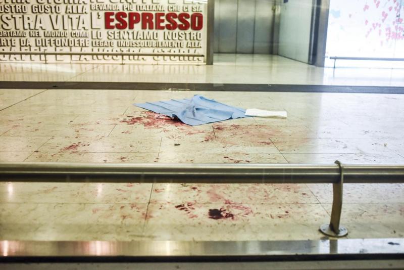 Stazione Centrale di Milano, italo-tunisino accoltella agente e due militari Stazione Centrale di Milano, italo-tunisino accoltella agente e due militari
