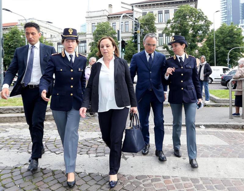Stazione Centrale di Milano, italo-tunisino accoltella agente e due militari Stazione Centrale di Milano, italo-tunisino accoltella agente e due militari