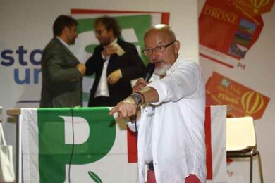 Stop dei pm di Roma: il Noe voleva perquisire il padre di Renzi