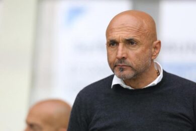 Gli Irriducibili Lazio a capitan Totti: “Stretta di mano dai nemici migliori”