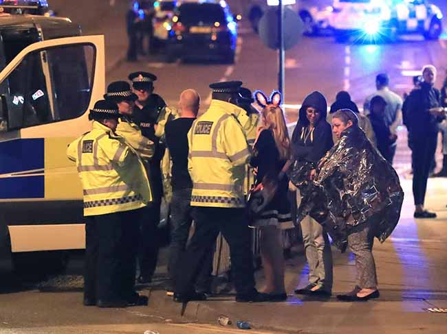Manchester, attentato al concerto di Ariana Grande. Tre arresti: la dinamica Manchester, attentato al concerto di Ariana Grande. Tre arresti: la dinamica