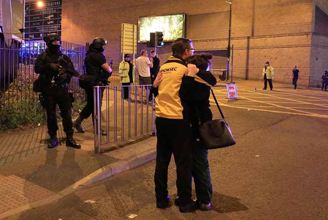 Manchester, attentato al concerto di Ariana Grande. Tre arresti: la dinamica Manchester, attentato al concerto di Ariana Grande. Tre arresti: la dinamica