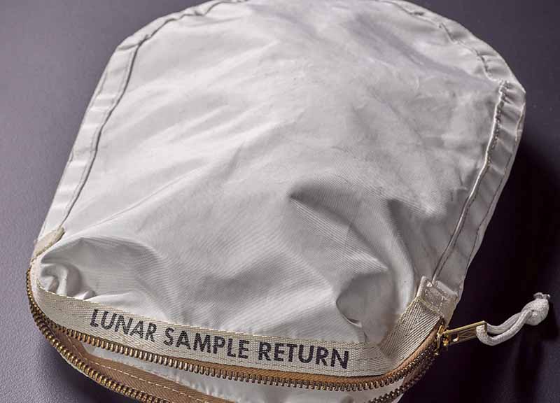 Moda, la borsa più cool (e cara) è firmata “Nasa” Moda, la borsa più cool (e cara) è firmata “Nasa”