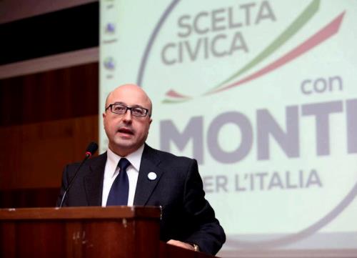 Camorra, arrestati i fratelli di Cesaro: “Comprate schede elettorali” Camorra, arrestati i fratelli di Cesaro: “Comprate schede elettorali”