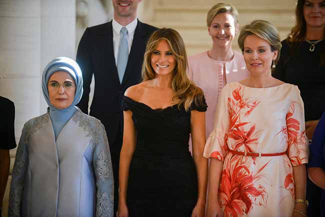 G7, Melania Trump vera star: dal caso D&G ai dispetti al marito. E Brigitte… G7, Melania Trump vera star: dal caso D&G ai dispetti al marito. E Brigitte…