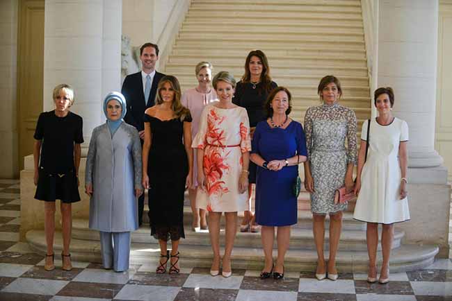G7, Melania Trump vera star: dal caso D&G ai dispetti al marito. E Brigitte… G7, Melania Trump vera star: dal caso D&G ai dispetti al marito. E Brigitte…