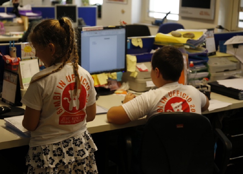 “Bimbi in ufficio”, Banca generali: figli a lavoro con mamma e papà “Bimbi in ufficio”, Banca generali: figli a lavoro con mamma e papà