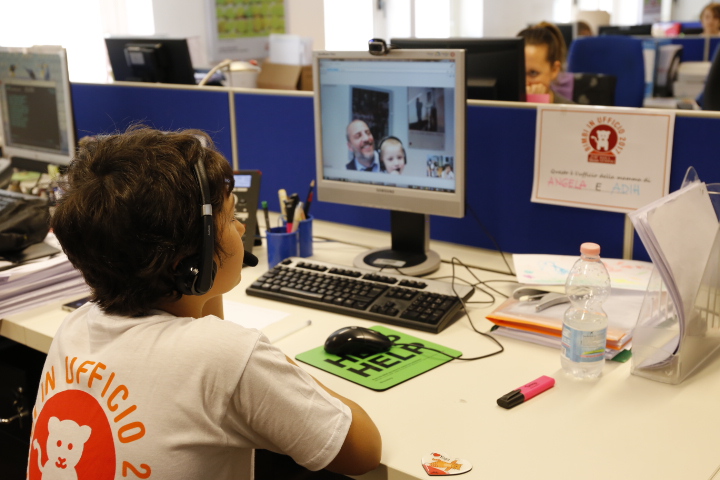 “Bimbi in ufficio”, Banca generali: figli a lavoro con mamma e papà “Bimbi in ufficio”, Banca generali: figli a lavoro con mamma e papà