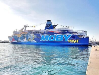 Batman sale sulla Moby Nichi