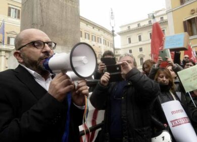 Esso segue Sky e Mediaset: fuga da Roma. Allarme per 200 lavoratori a rischio