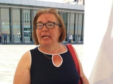 Sesto, candidata di Fdi aggredita e ferita a un braccio: “Fascista…”