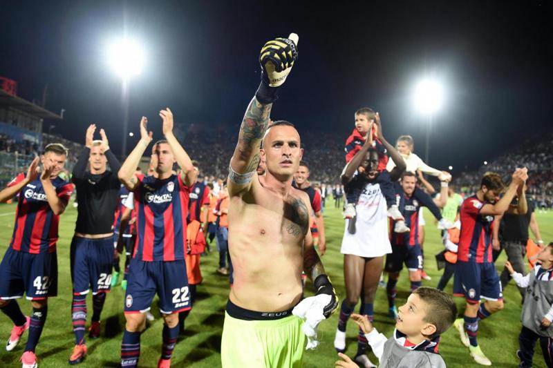 Crotone in serie A, lezione alla Calabria e al calcio italiano Crotone in serie A, lezione alla Calabria e al calcio italiano