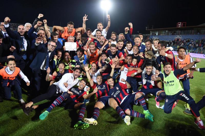 Crotone in serie A, lezione alla Calabria e al calcio italiano Crotone in serie A, lezione alla Calabria e al calcio italiano