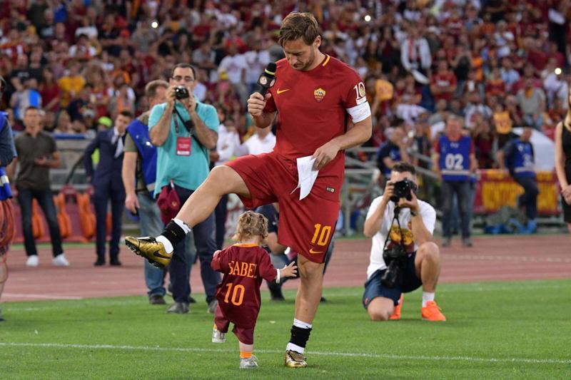 Francesco Totti nuovo allenatore della Roma. I bookmaker inglese scommettono Francesco Totti nuovo allenatore della Roma. I bookmaker inglese scommettono