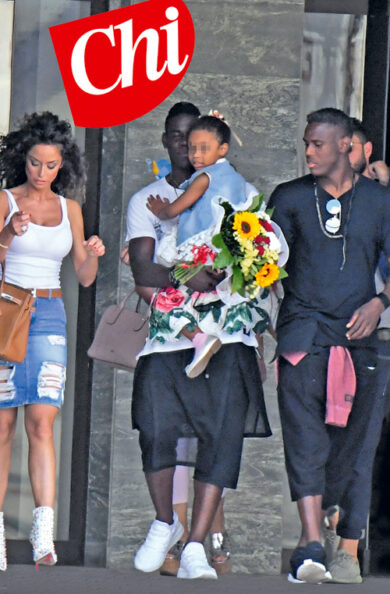 Mario Balotelli e Raffaella Fico: pace fatta. Eccoli al saggio di danza di Pia