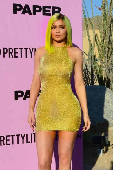 Kendall Jenner stilista con la sorella Kylie. Lato B da “tutto esaurito”. Foto