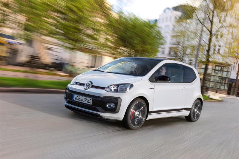 Volkswagen up! si veste da  GTI