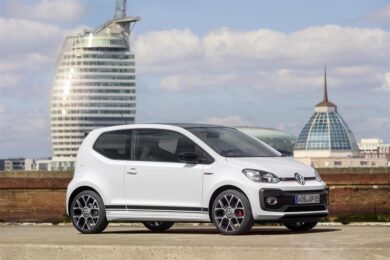 Volkswagen up! si veste da  GTI