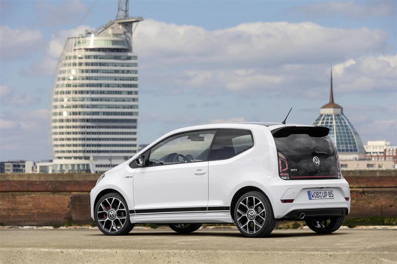 Volkswagen up! si veste da  GTI