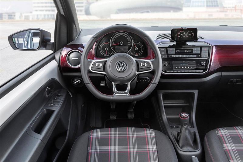 Volkswagen up! si veste da  GTI