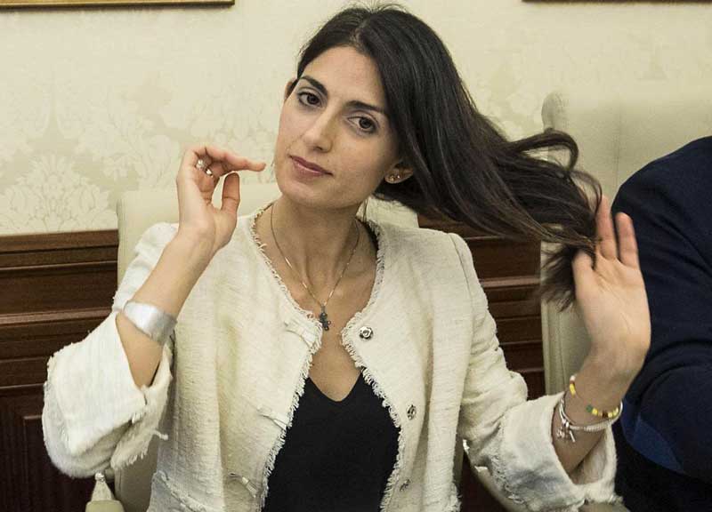 M5s Disastro Raggi: la sindaca perde altri due pezzi e la giunta si disgrega M5s Disastro Raggi: la sindaca perde altri due pezzi e la giunta si disgrega