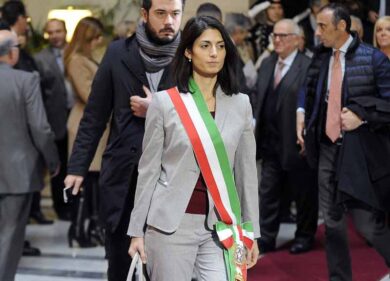 Raggi in Tribunale: il sindaco testimonierà al processo contro Raffaele Marra