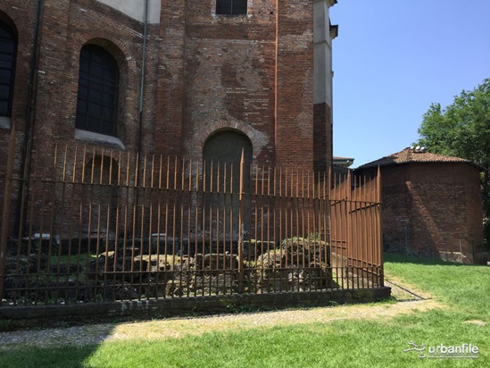La basilica di San Lorenzo a Milano 13