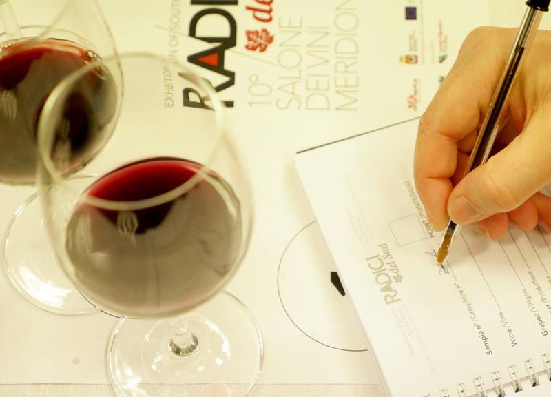 ‘Radici del Sud’ a Sannicandro di Bari Salone dei vini e degli oli meridionali ‘Radici del Sud’ a Sannicandro di Bari Salone dei vini e degli oli meridionali