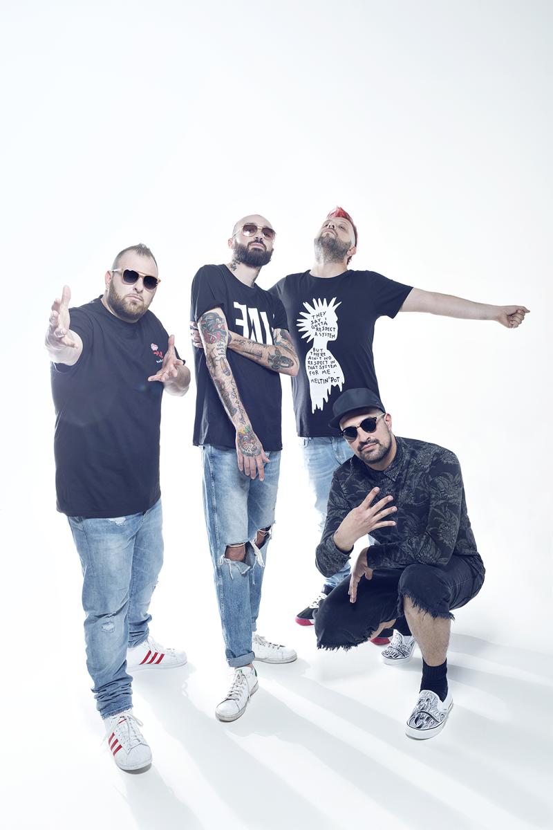 BoomdaBash, nuovo singolo e video: “In un giorno qualsiasi” BoomdaBash, nuovo singolo e video: “In un giorno qualsiasi”