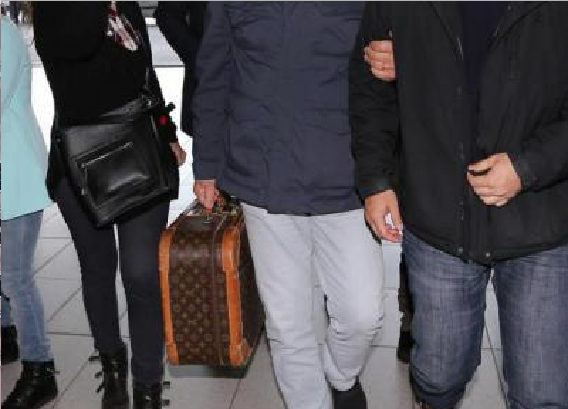M5s, Beppe Grillo francescano ma la valigia è griffatissima