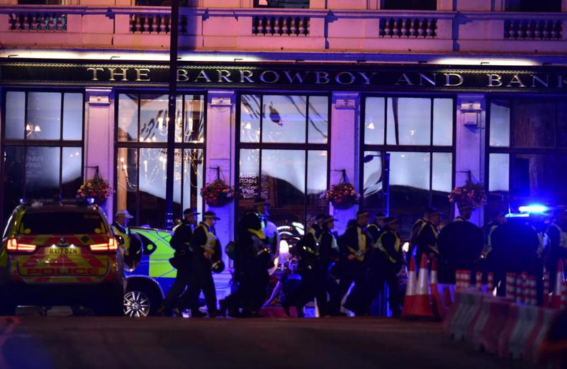 Attacco a Londra, i morti sono 7. May: “Ora basta” Attacco a Londra, i morti sono 7. May: “Ora basta”