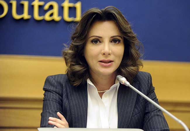 Emergenti a sinistra: ecco chi è Anna Falcone, l’anti-Boschi