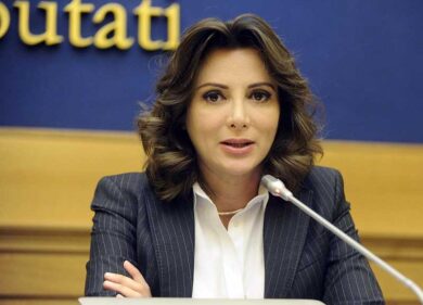 Emergenti a sinistra: ecco chi è Anna Falcone, l’anti-Boschi