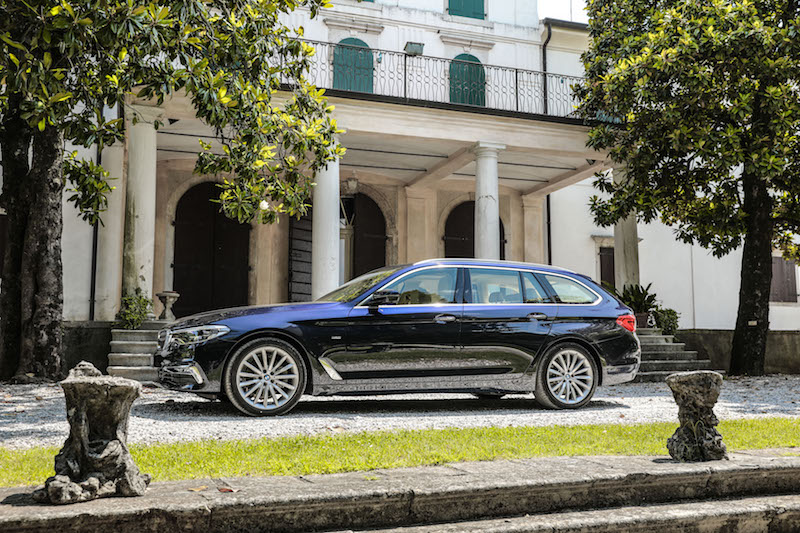 Nuova BMW Serie 5 Touring: un auto sportiva e versatile Nuova BMW Serie 5 Touring: un auto sportiva e versatile