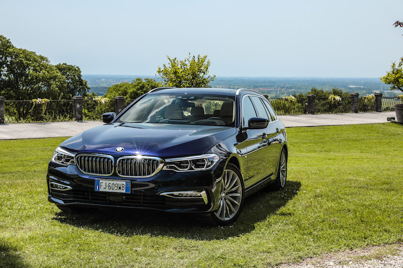 Nuova BMW Serie 5 Touring: un auto sportiva e versatile Nuova BMW Serie 5 Touring: un auto sportiva e versatile