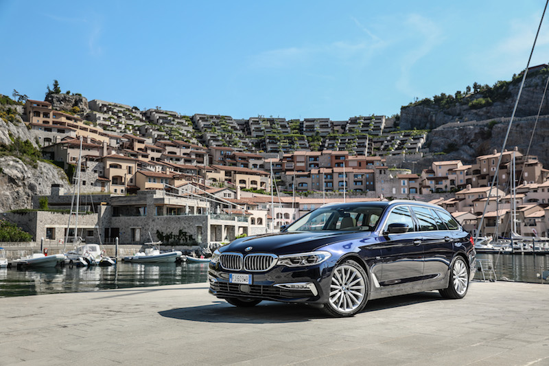 Nuova BMW Serie 5 Touring: un auto sportiva e versatile Nuova BMW Serie 5 Touring: un auto sportiva e versatile
