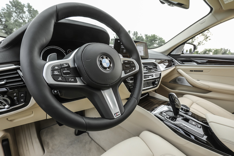 Nuova BMW Serie 5 Touring: un auto sportiva e versatile Nuova BMW Serie 5 Touring: un auto sportiva e versatile