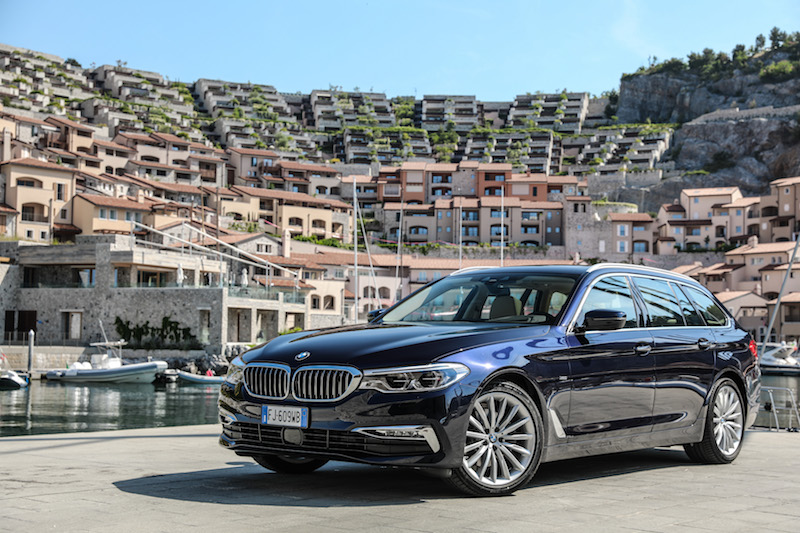 Nuova BMW Serie 5 Touring: un auto sportiva e versatile Nuova BMW Serie 5 Touring: un auto sportiva e versatile