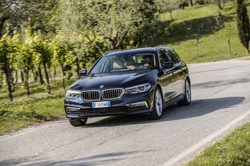 Nuova BMW Serie 5 Touring: un auto sportiva e versatile Nuova BMW Serie 5 Touring: un auto sportiva e versatile