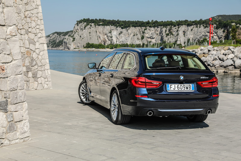 Nuova BMW Serie 5 Touring: un auto sportiva e versatile Nuova BMW Serie 5 Touring: un auto sportiva e versatile