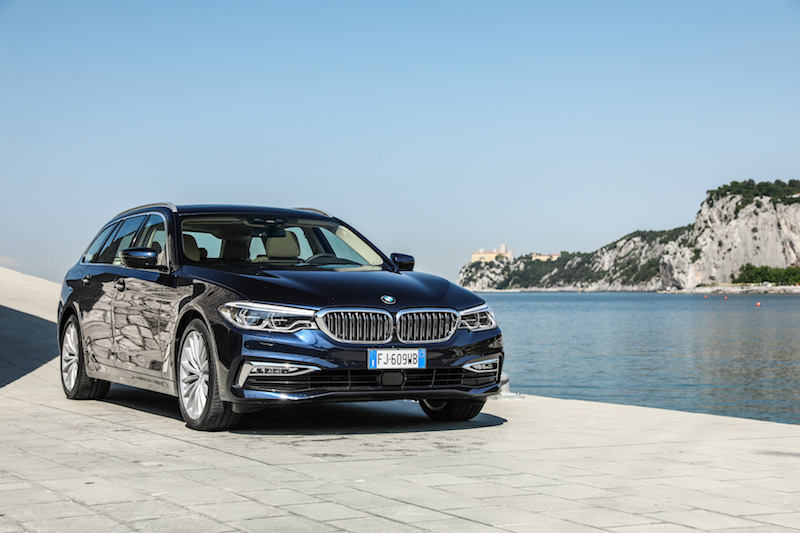 Nuova BMW Serie 5 Touring: un auto sportiva e versatile Nuova BMW Serie 5 Touring: un auto sportiva e versatile