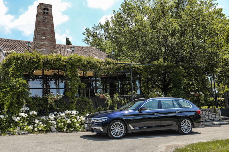 Nuova BMW Serie 5 Touring: un auto sportiva e versatile Nuova BMW Serie 5 Touring: un auto sportiva e versatile