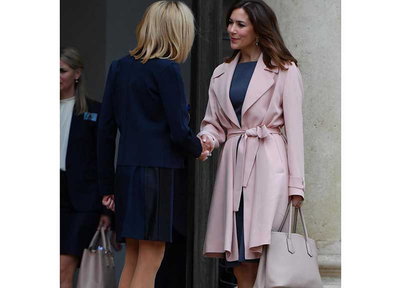 Brigitte Macron, la minigonna colpisce ancora. Tutte le foto