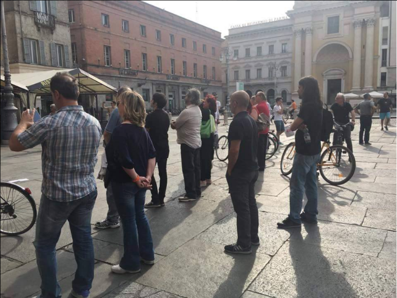 M5s, Catastrofe Parma: al comizio del candidato grillino ci sono 4 gatti M5s, Catastrofe Parma: al comizio del candidato grillino ci sono 4 gatti