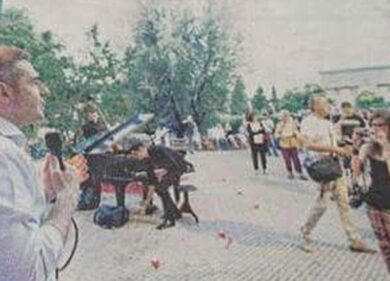 Parma, piazza vuota per Pizzarotti. La foto