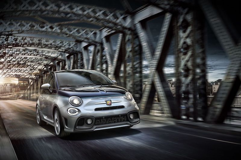 Abarth 695 Rivale:nuova serie speciale ispirata all’eleganza Riva Abarth 695 Rivale:nuova serie speciale ispirata all’eleganza Riva