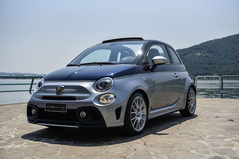Abarth 695 Rivale:nuova serie speciale ispirata all’eleganza Riva Abarth 695 Rivale:nuova serie speciale ispirata all’eleganza Riva