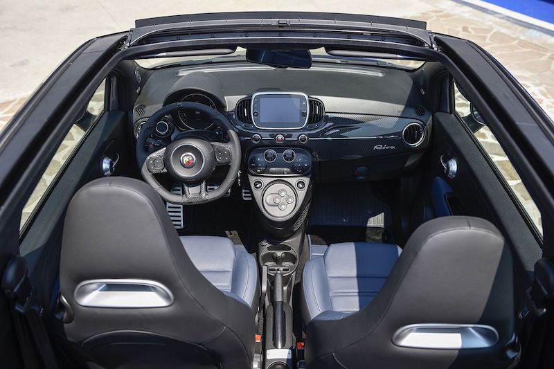 Abarth 695 Rivale:nuova serie speciale ispirata all’eleganza Riva Abarth 695 Rivale:nuova serie speciale ispirata all’eleganza Riva