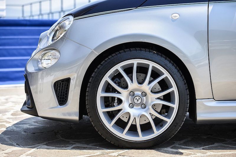 Abarth 695 Rivale:nuova serie speciale ispirata all’eleganza Riva Abarth 695 Rivale:nuova serie speciale ispirata all’eleganza Riva